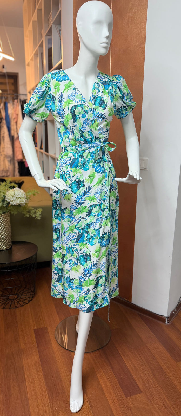 Load image into Gallery viewer, Rochie midi petrecuta din vascoza