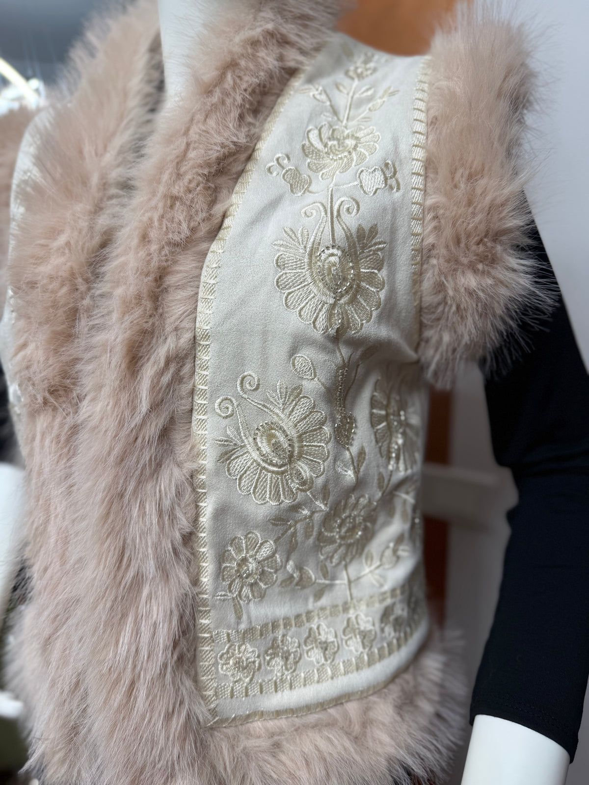 Load image into Gallery viewer, Dusty pink midi dress with cut-out shoulders