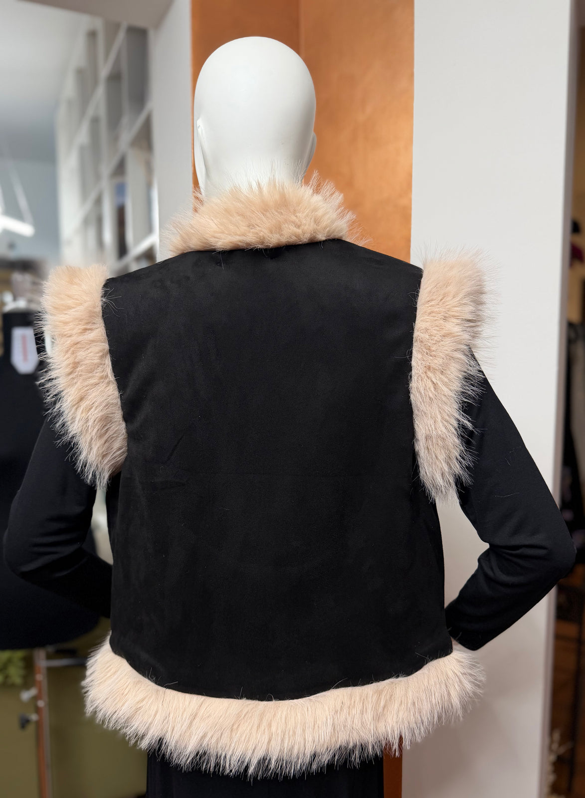 Load image into Gallery viewer, Dusty pink midi dress with cut-out shoulders