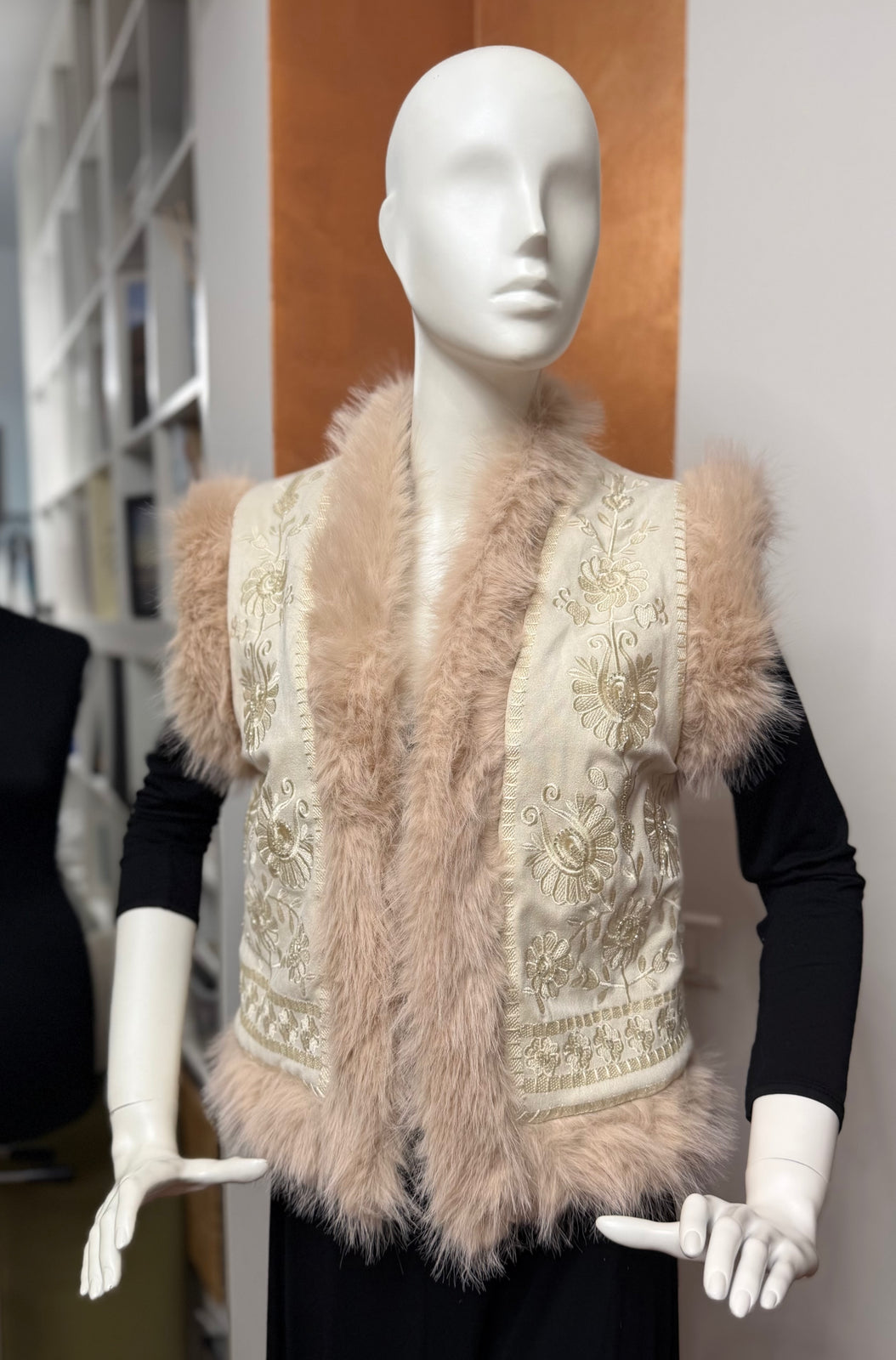 Load image into Gallery viewer, Dusty pink midi dress with cut-out shoulders