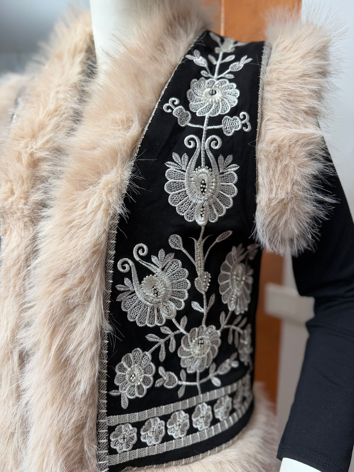 Load image into Gallery viewer, Dusty pink midi dress with cut-out shoulders