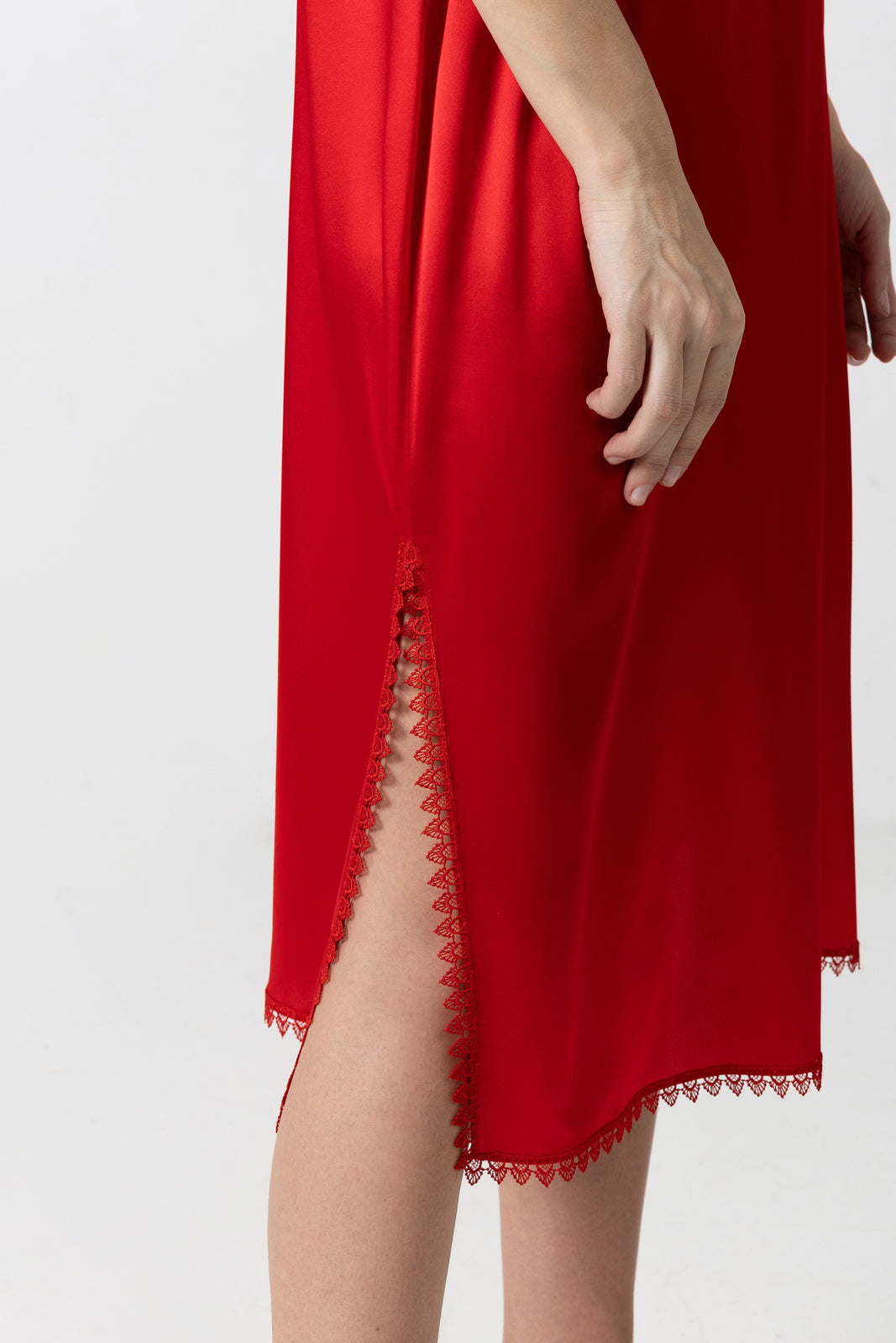 Incarca imaginea in galerie, Furou rosu lung din matase naturala si dantela chantily