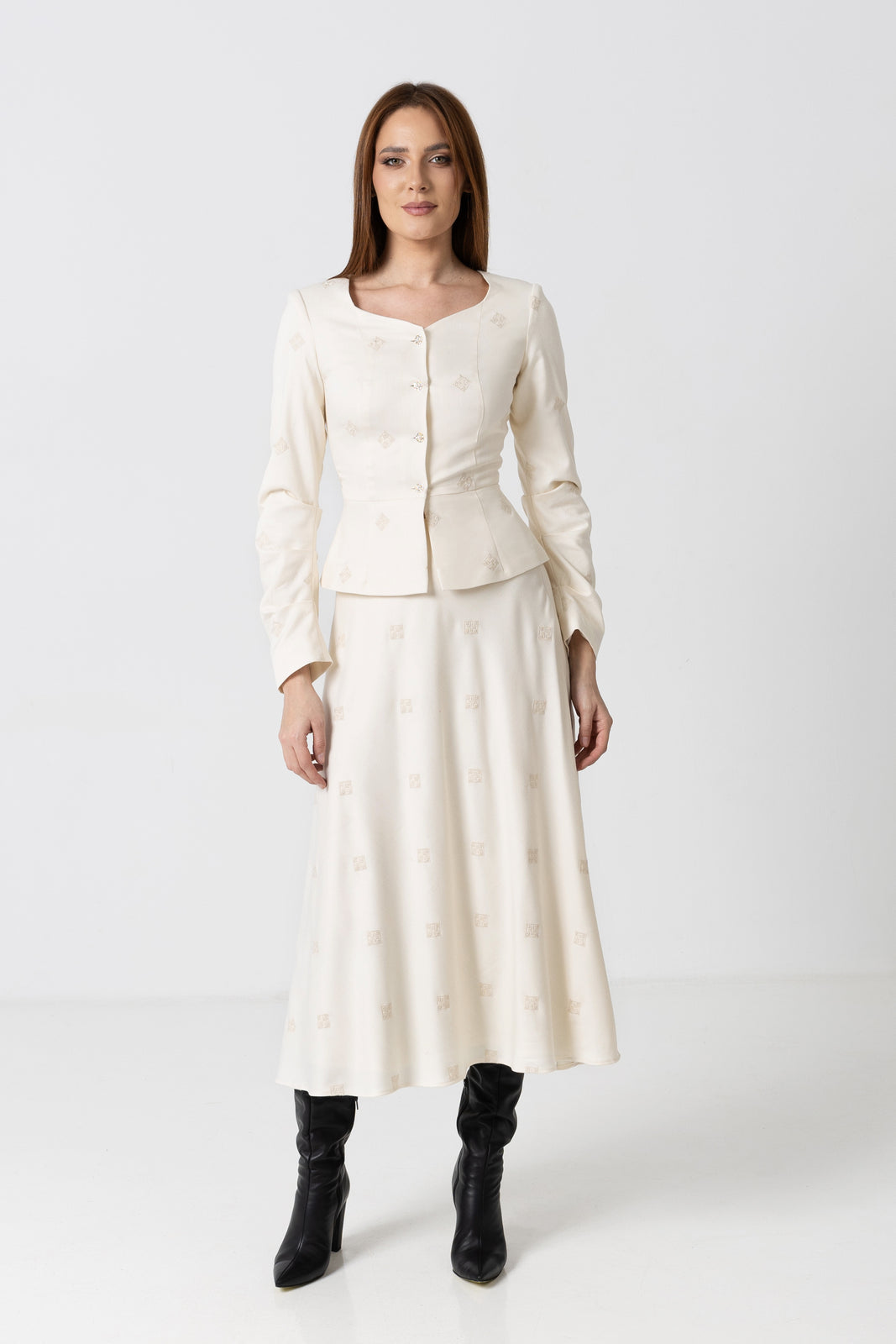 Incarca imaginea in galerie, Sacou cu peplum din stofa brodata