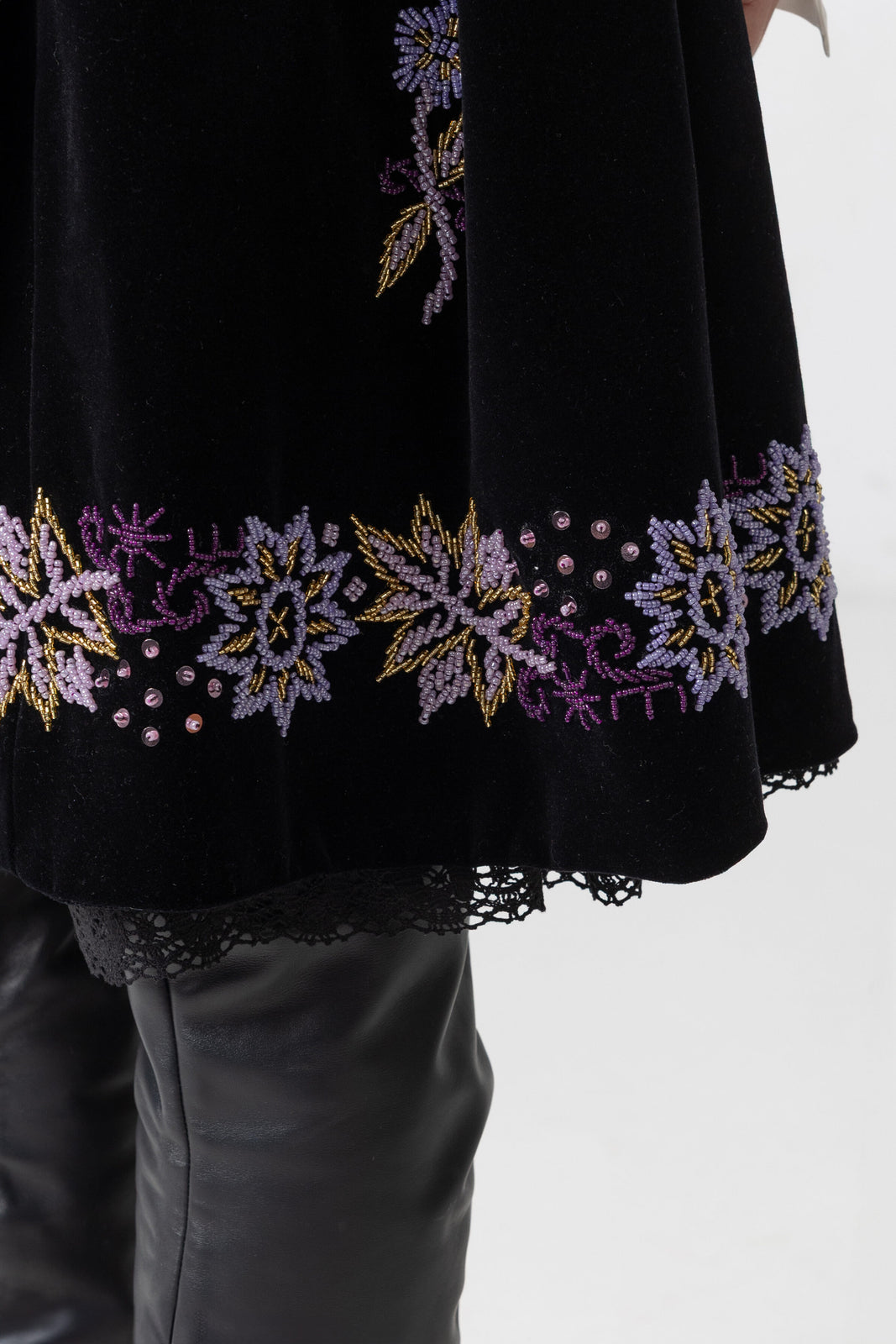 Load image into Gallery viewer, Linen blouse with cream computerized embroidery