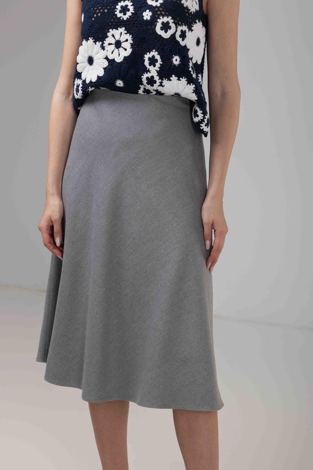 Load image into Gallery viewer, Yellow midi pleated skirt with elastic band