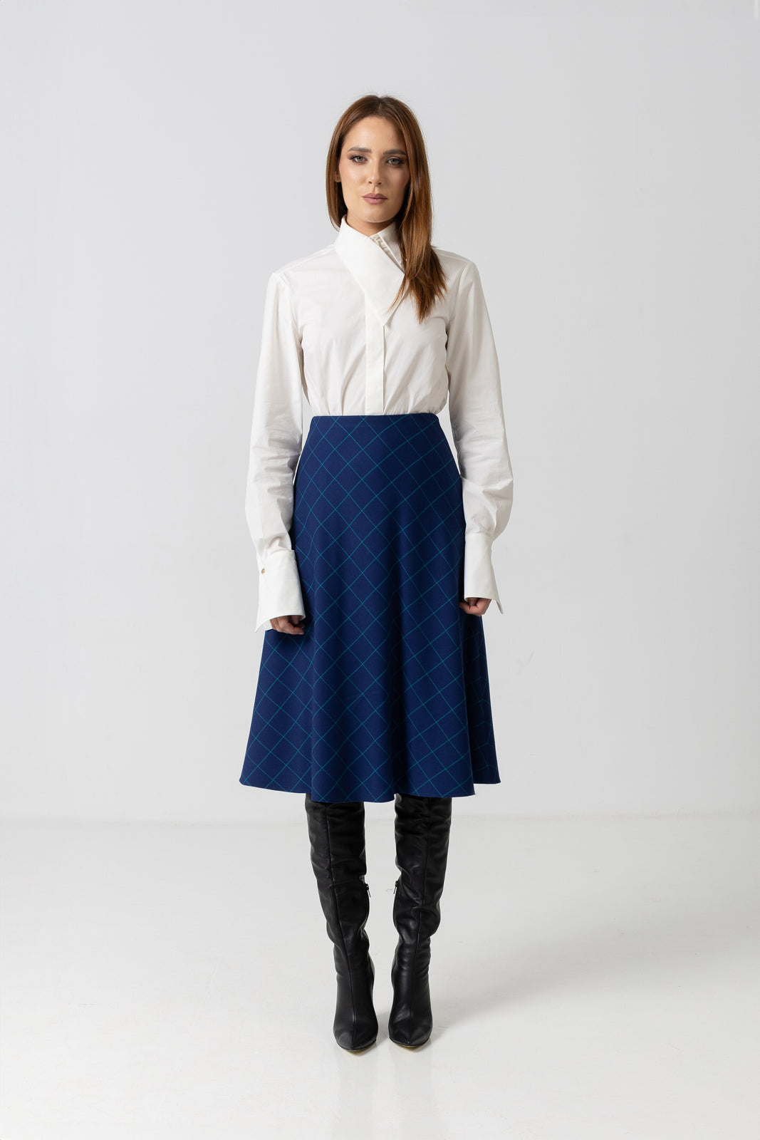 Incarca imaginea in galerie, Fustă midi cu croială pe bias din stofă în carouri – albastru