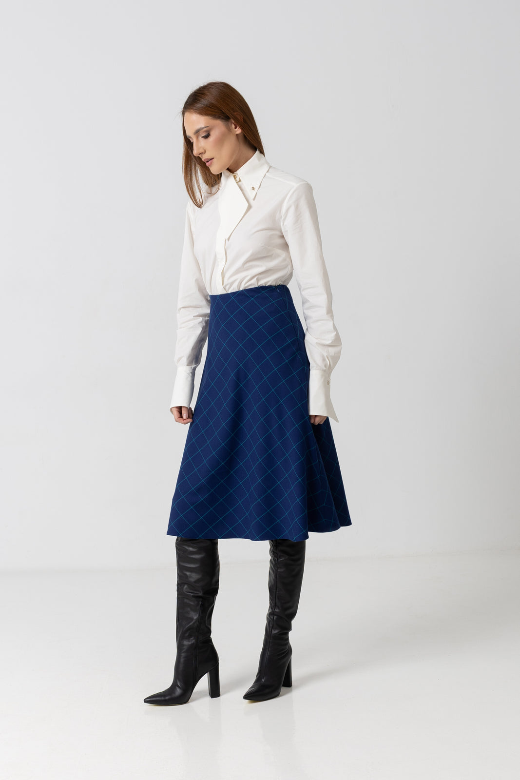 Incarca imaginea in galerie, Fustă midi cu croială pe bias din stofă în carouri – albastru