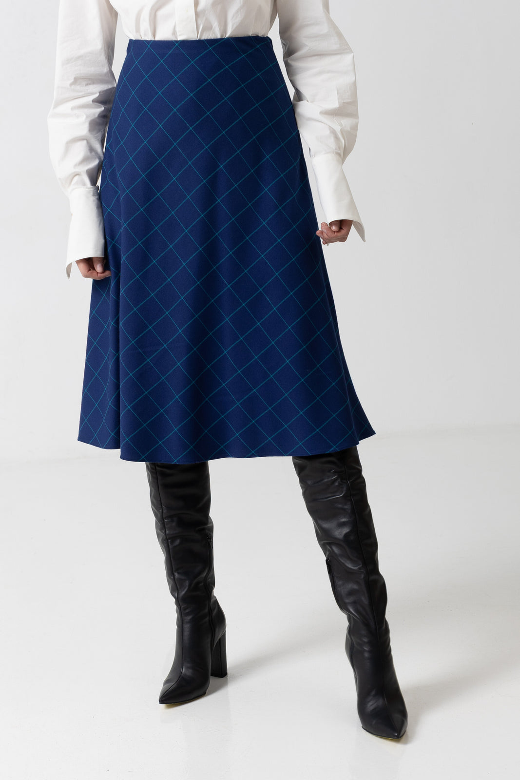 Incarca imaginea in galerie, Fustă midi cu croială pe bias din stofă în carouri – albastru