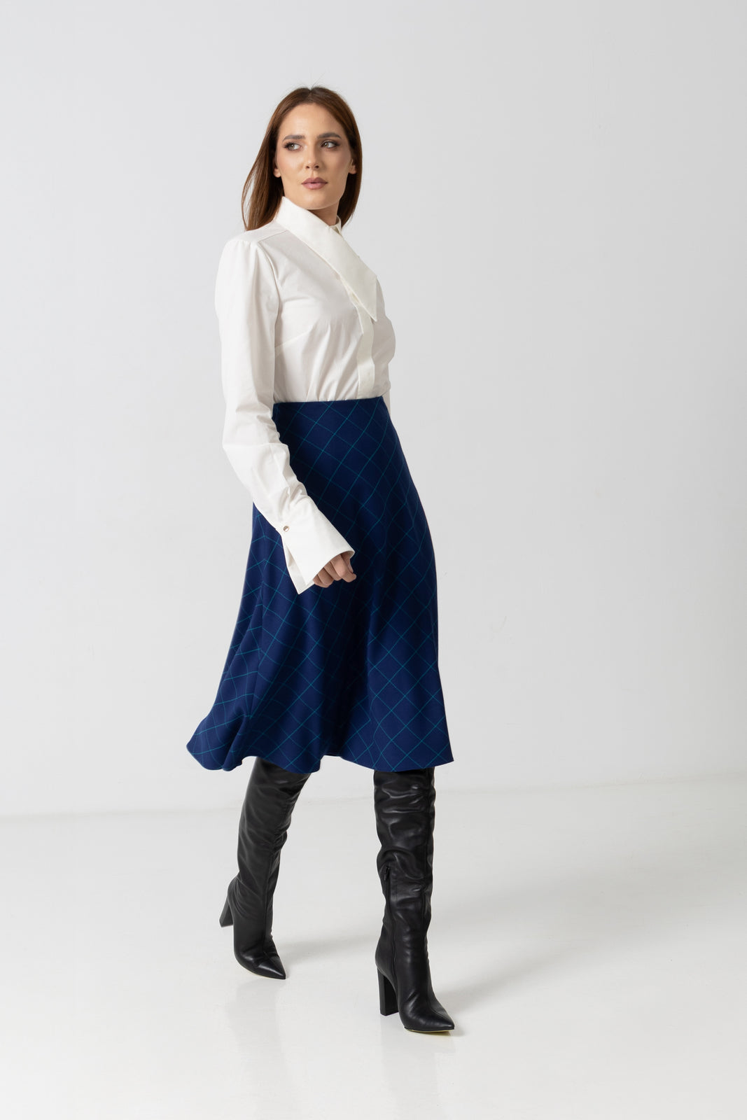 Incarca imaginea in galerie, Fustă midi cu croială pe bias din stofă în carouri – albastru