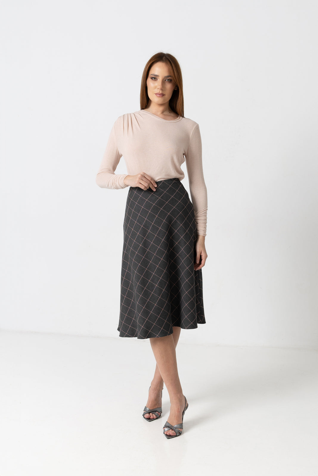 Load image into Gallery viewer, Linen blouse with cream computerized embroidery