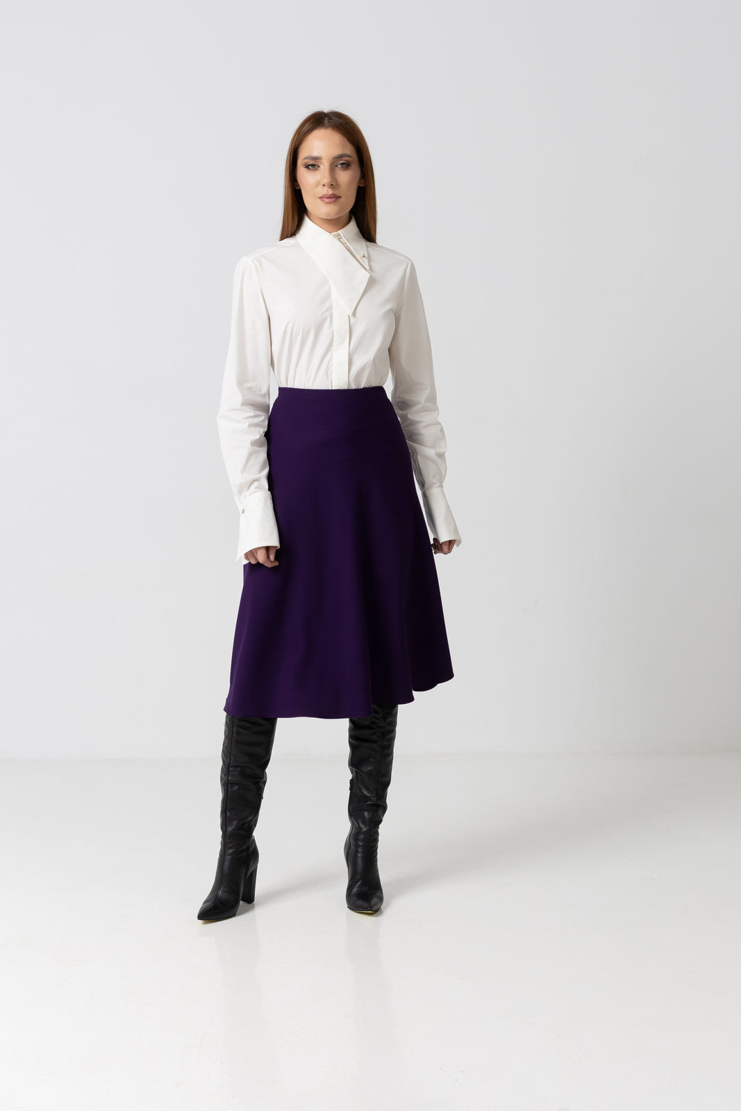 Load image into Gallery viewer, Linen blouse with cream computerized embroidery