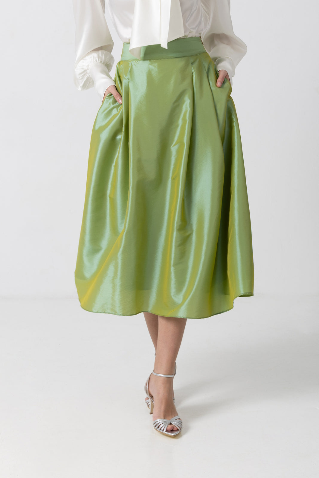 Load image into Gallery viewer, Midi white taffeta skirt