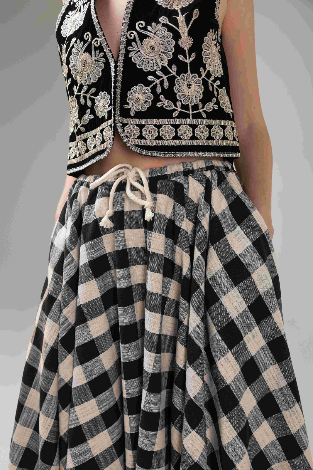 Load image into Gallery viewer, Yellow midi pleated skirt with elastic band