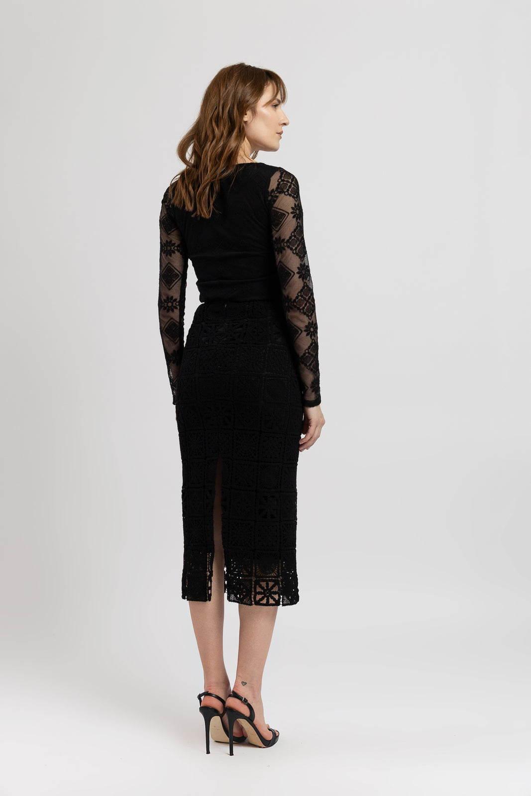 Incarca imaginea in galerie, Fusta midi tip creion din macrame negru