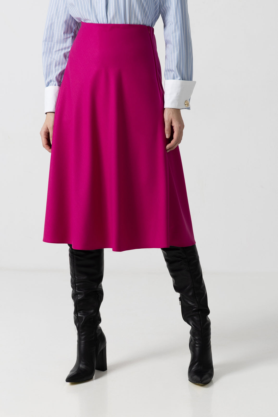 Load image into Gallery viewer, Linen blouse with cream computerized embroidery