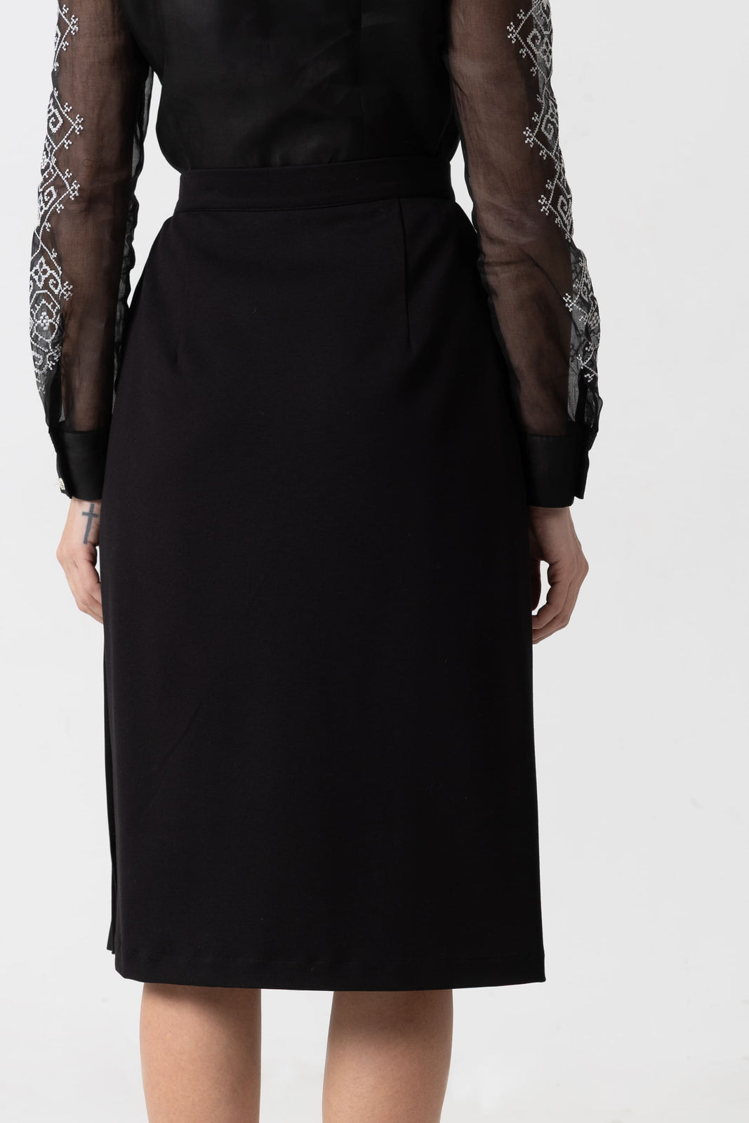 Load image into Gallery viewer, Skirt made of black jersey and white pleated panel
