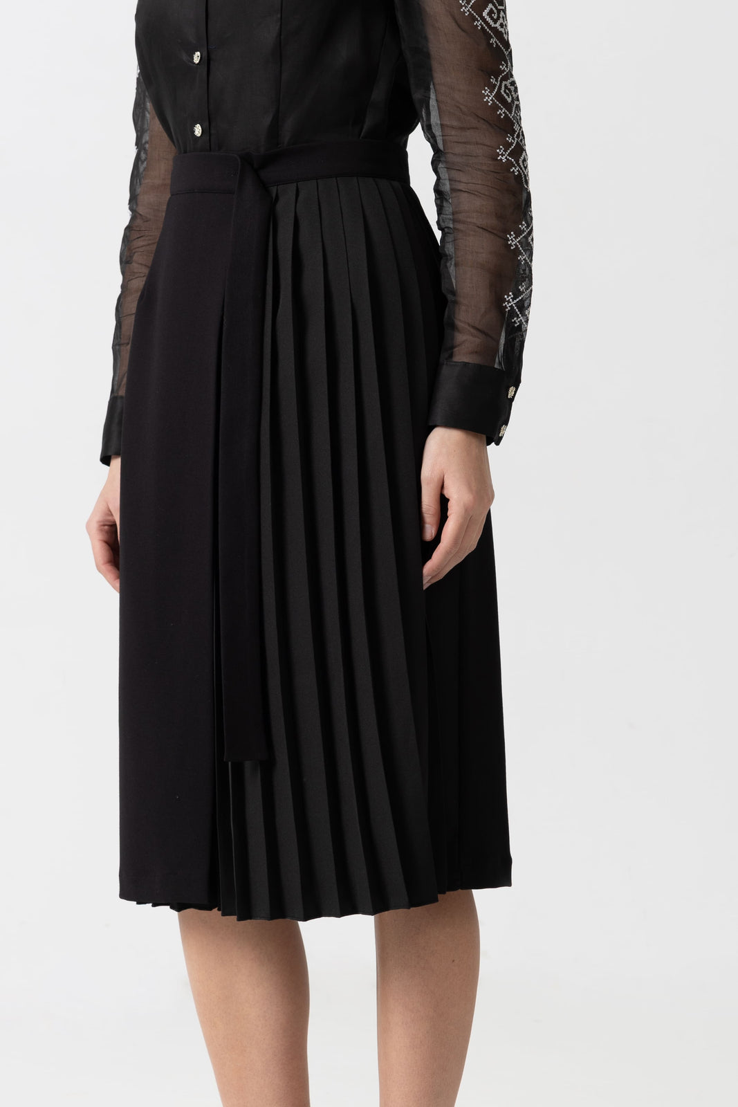 Load image into Gallery viewer, Skirt made of black jersey and white pleated panel