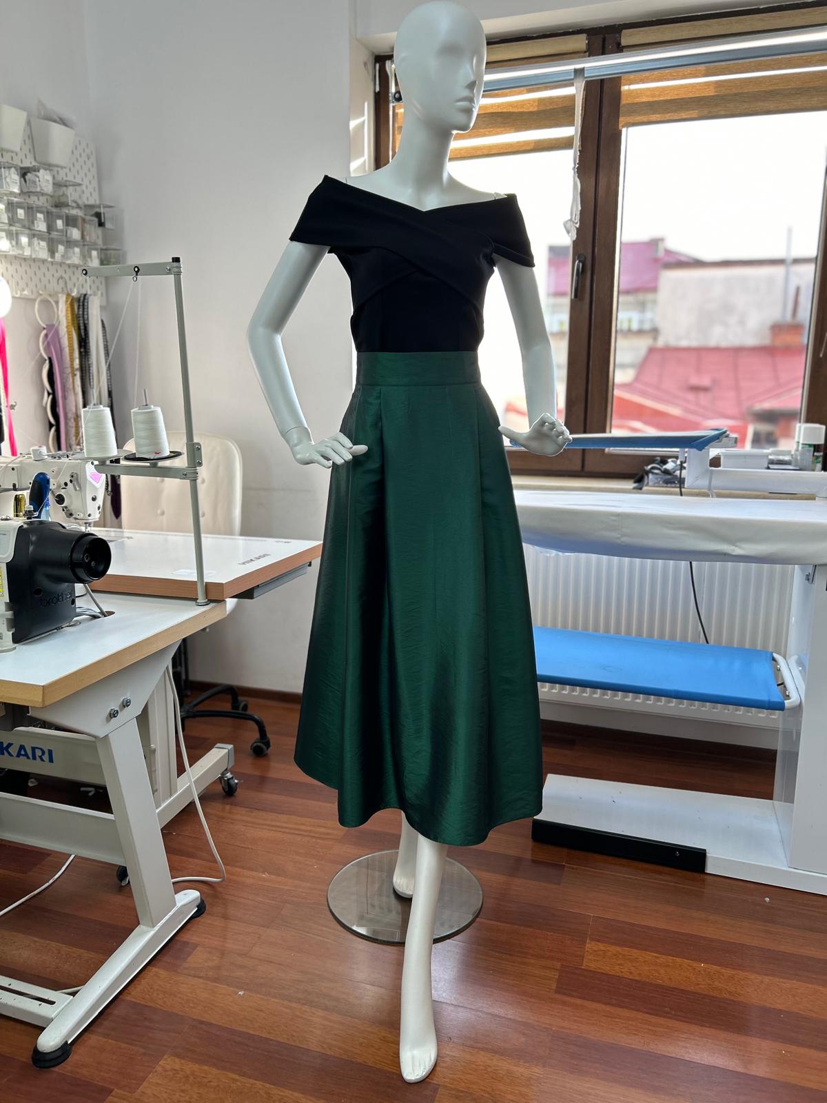 Load image into Gallery viewer, Dark green taffeta midi skirt