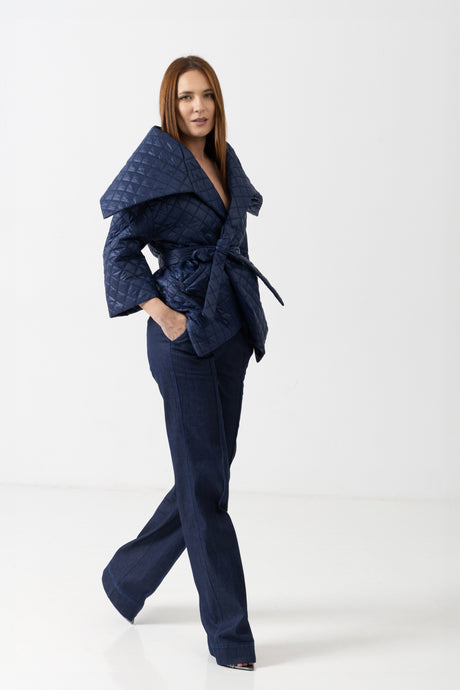 Short asymmetric jacket in navy blue quilted fabric