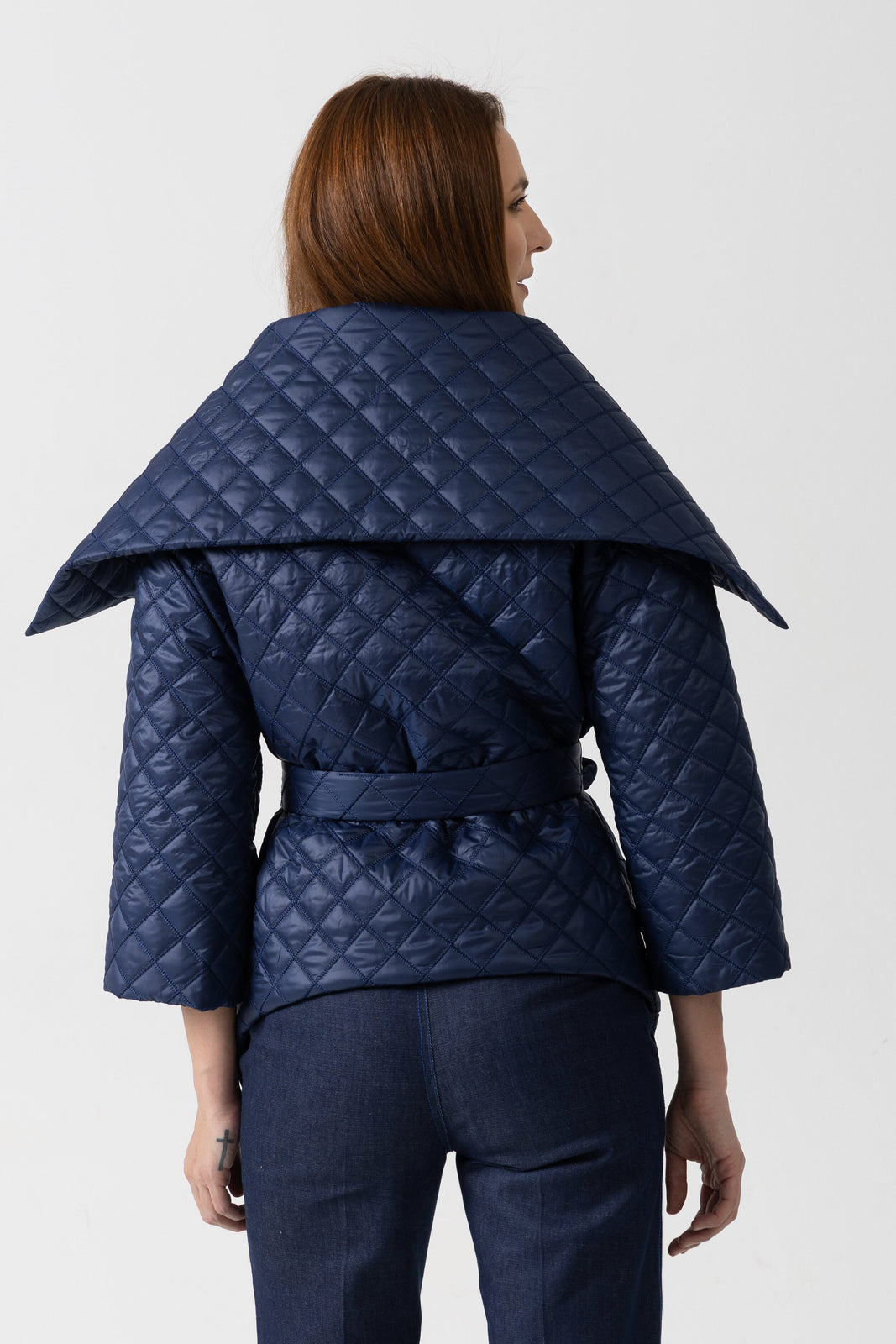 Incarca imaginea in galerie, Jacheta scurta asimetrica din tesatura matlasata albastru inchis