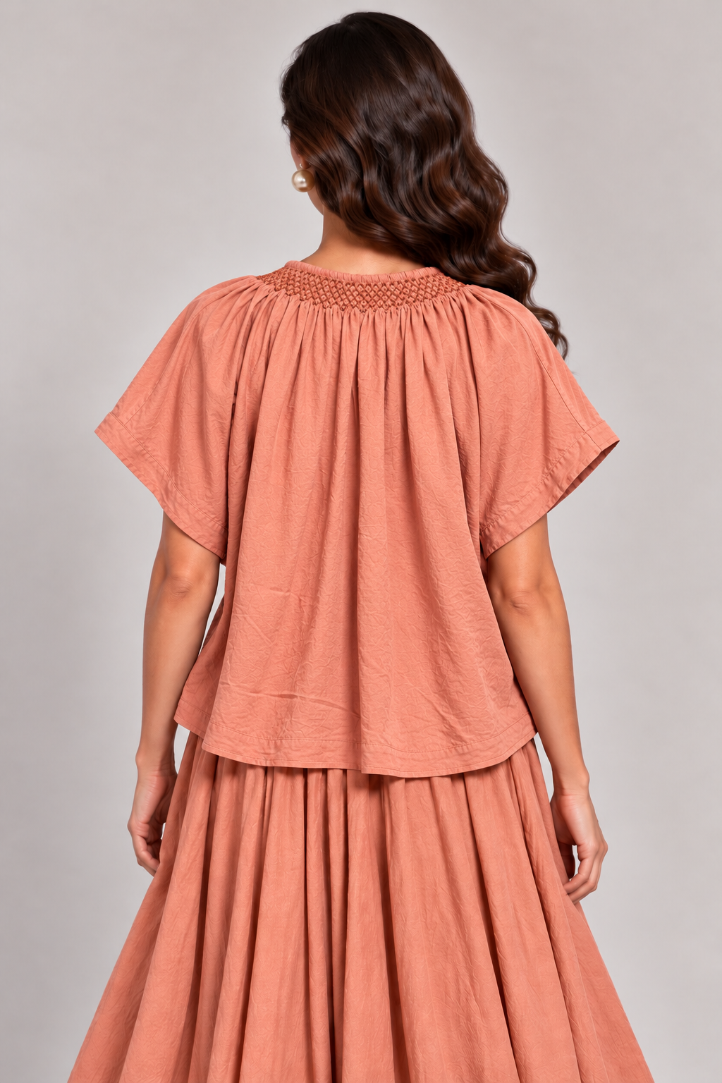 Load image into Gallery viewer, The blouse is made of viscose