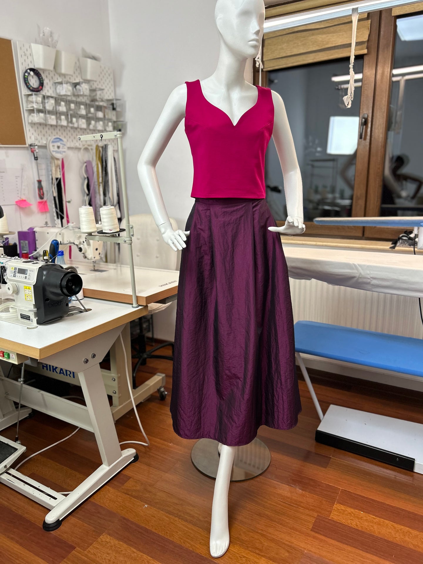 Purple midi skirt with pleats and high waist