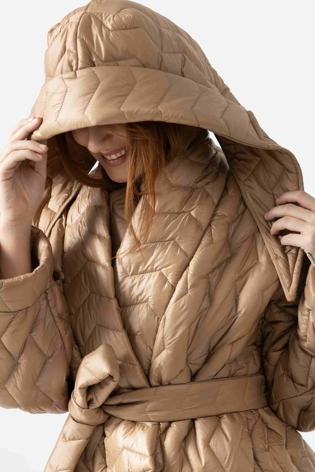 Incarca imaginea in galerie, Jachetă scurtă matlasată cu croială lejeră și design asimetric