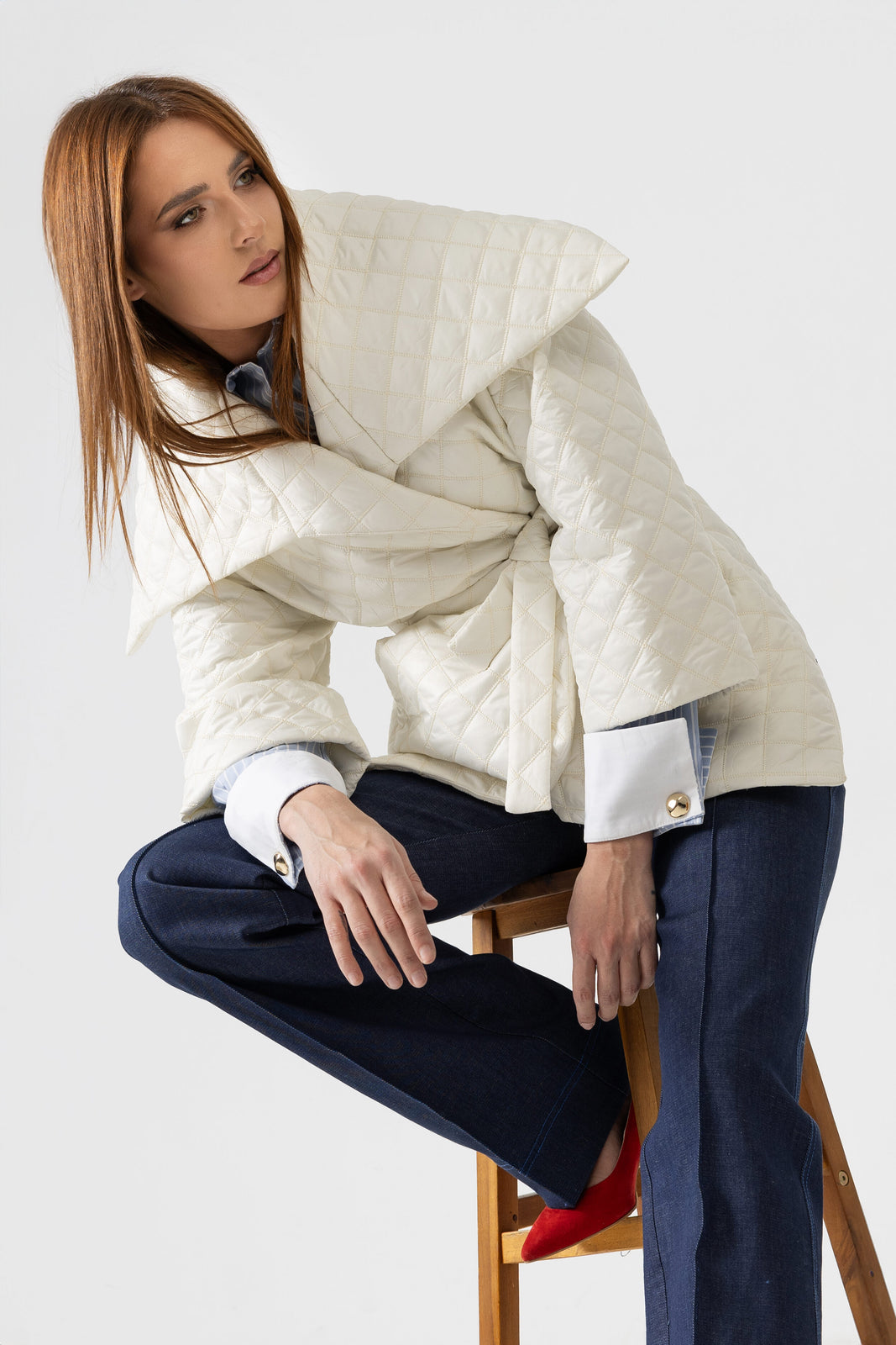 Incarca imaginea in galerie, Jacheta scurta asimetrica din tesatura matlasata ivoar