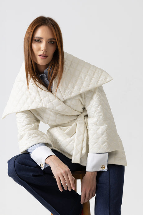 Short asymmetric jacket in navy blue quilted fabric