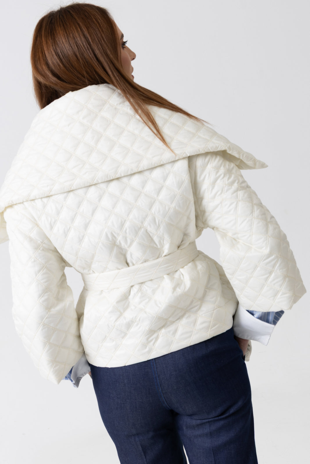 Incarca imaginea in galerie, Jacheta scurta asimetrica din tesatura matlasata ivoar