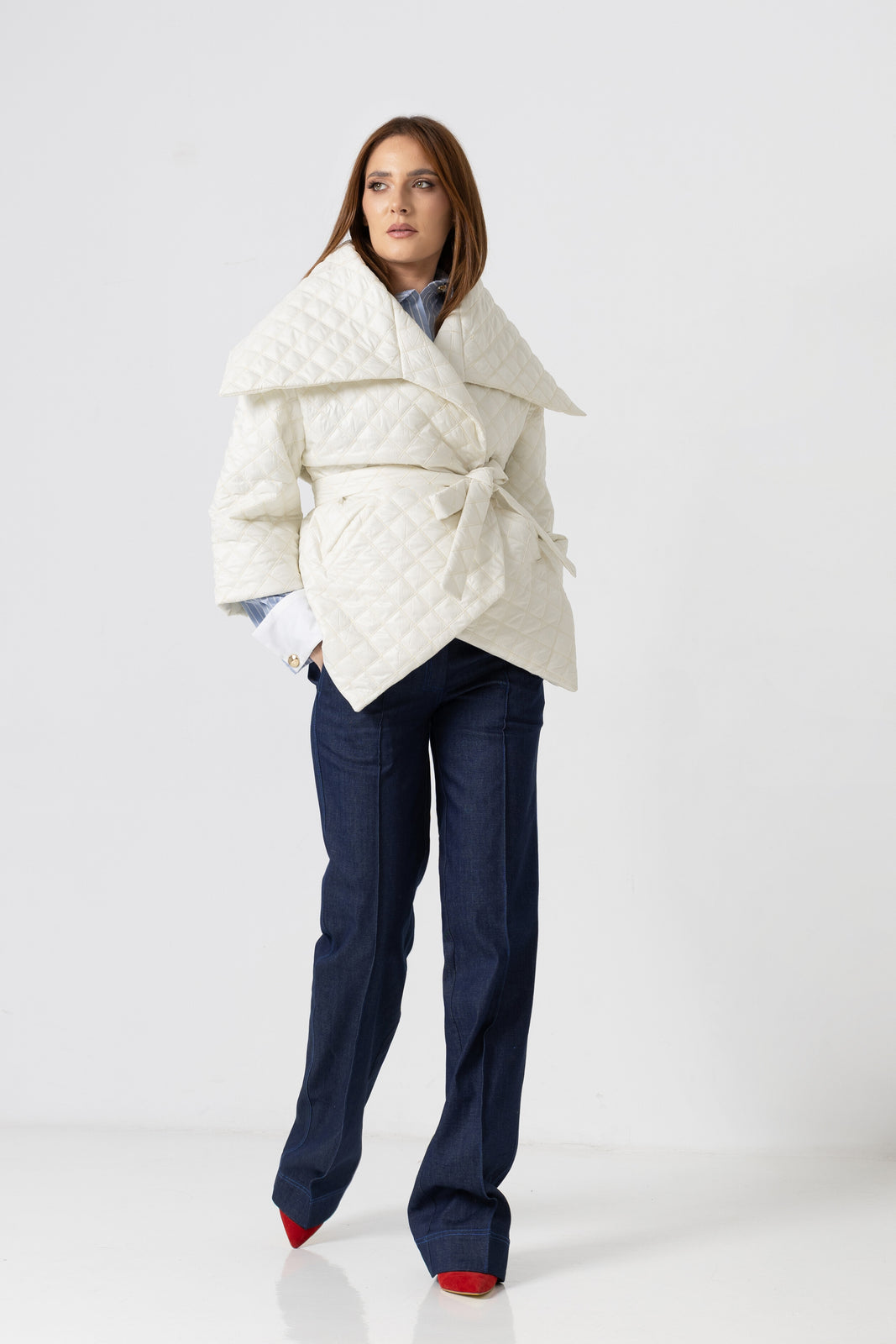 Incarca imaginea in galerie, Jacheta scurta asimetrica din tesatura matlasata ivoar