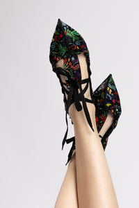 Opinci din piele intoarsa neagra cu imprimeu floral