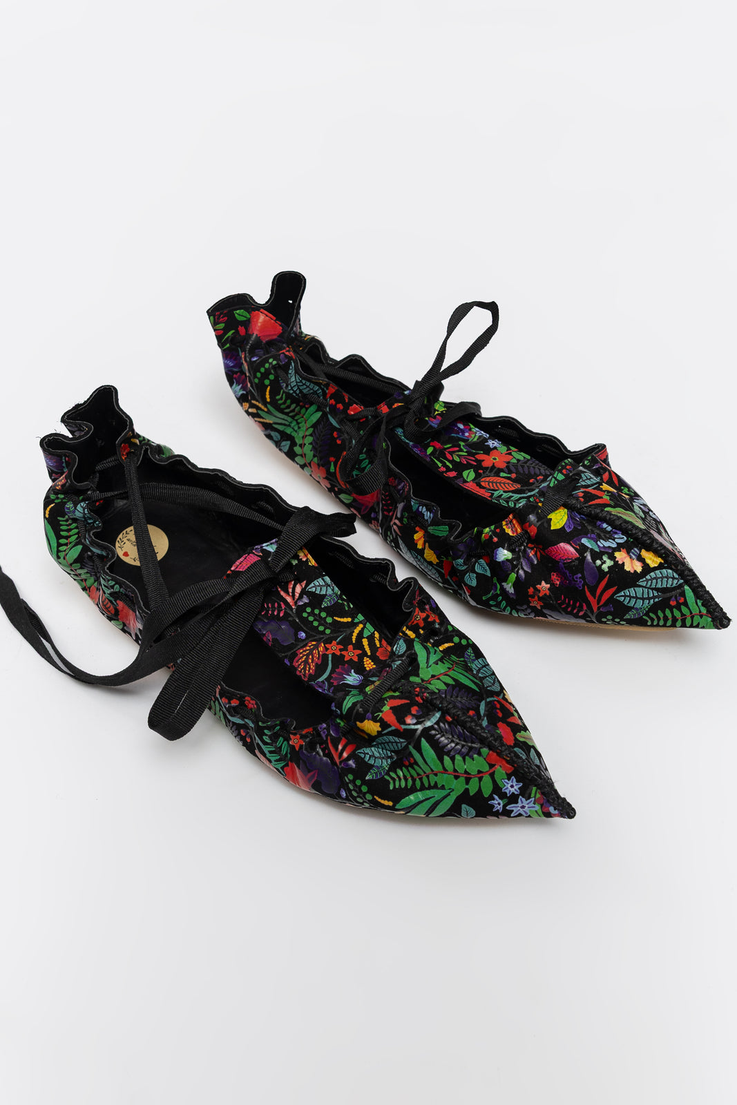 Incarca imaginea in galerie, Opinci din piele intoarsa neagra cu imprimeu floral