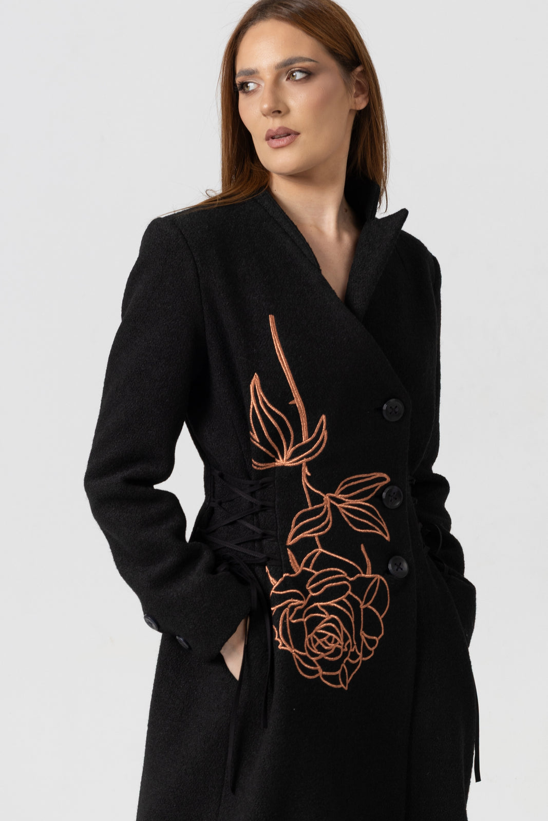 Incarca imaginea in galerie, Palton din lână neagră cu broderie trandafir arămiu