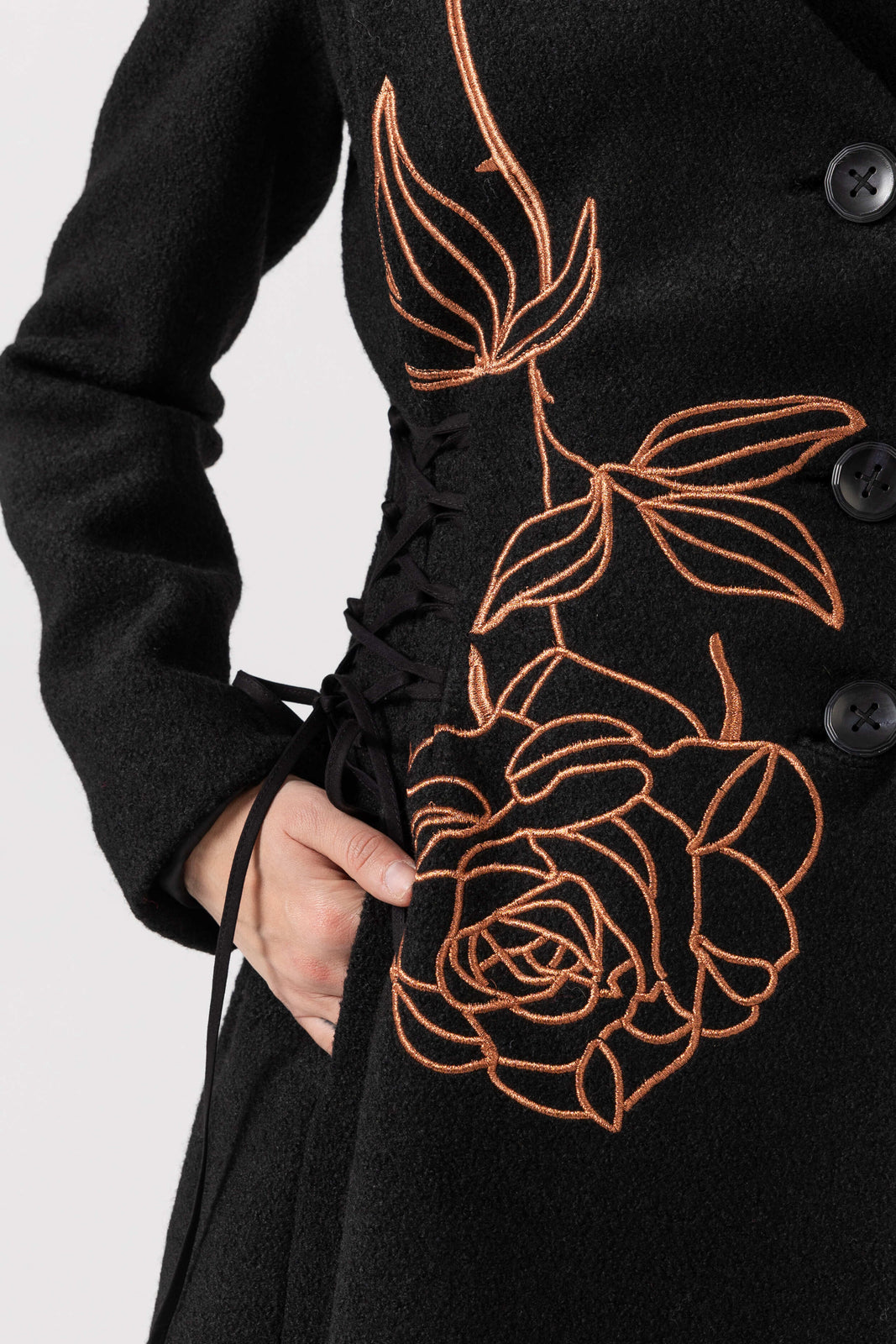 Incarca imaginea in galerie, Palton din lână neagră cu broderie trandafir arămiu