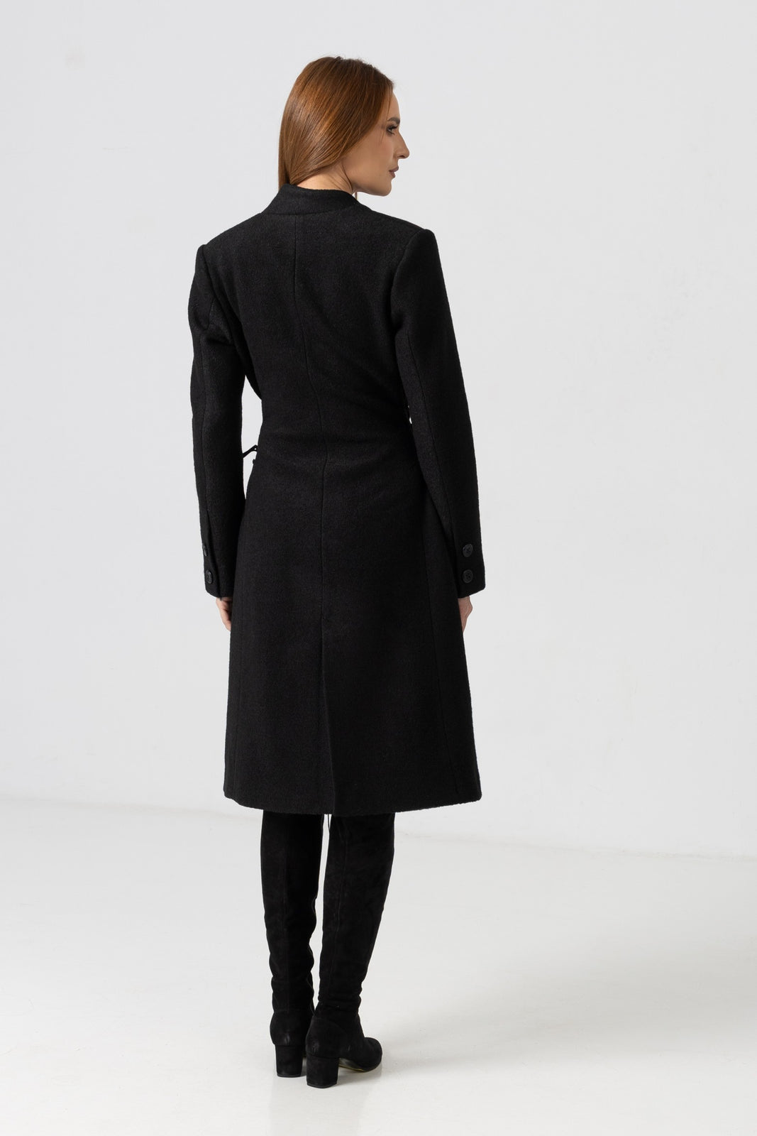 Incarca imaginea in galerie, Palton din lână neagră cu broderie trandafir arămiu