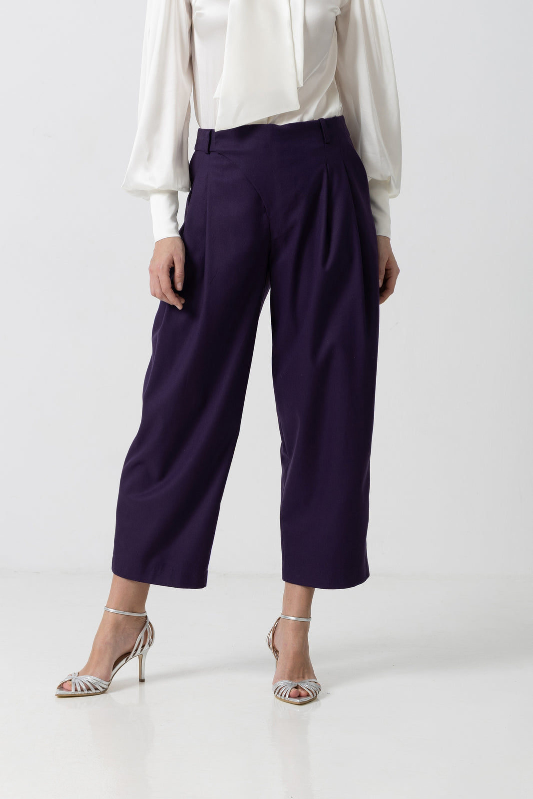 Incarca imaginea in galerie, Pantaloni eleganți din stofă mov cu design petrecut