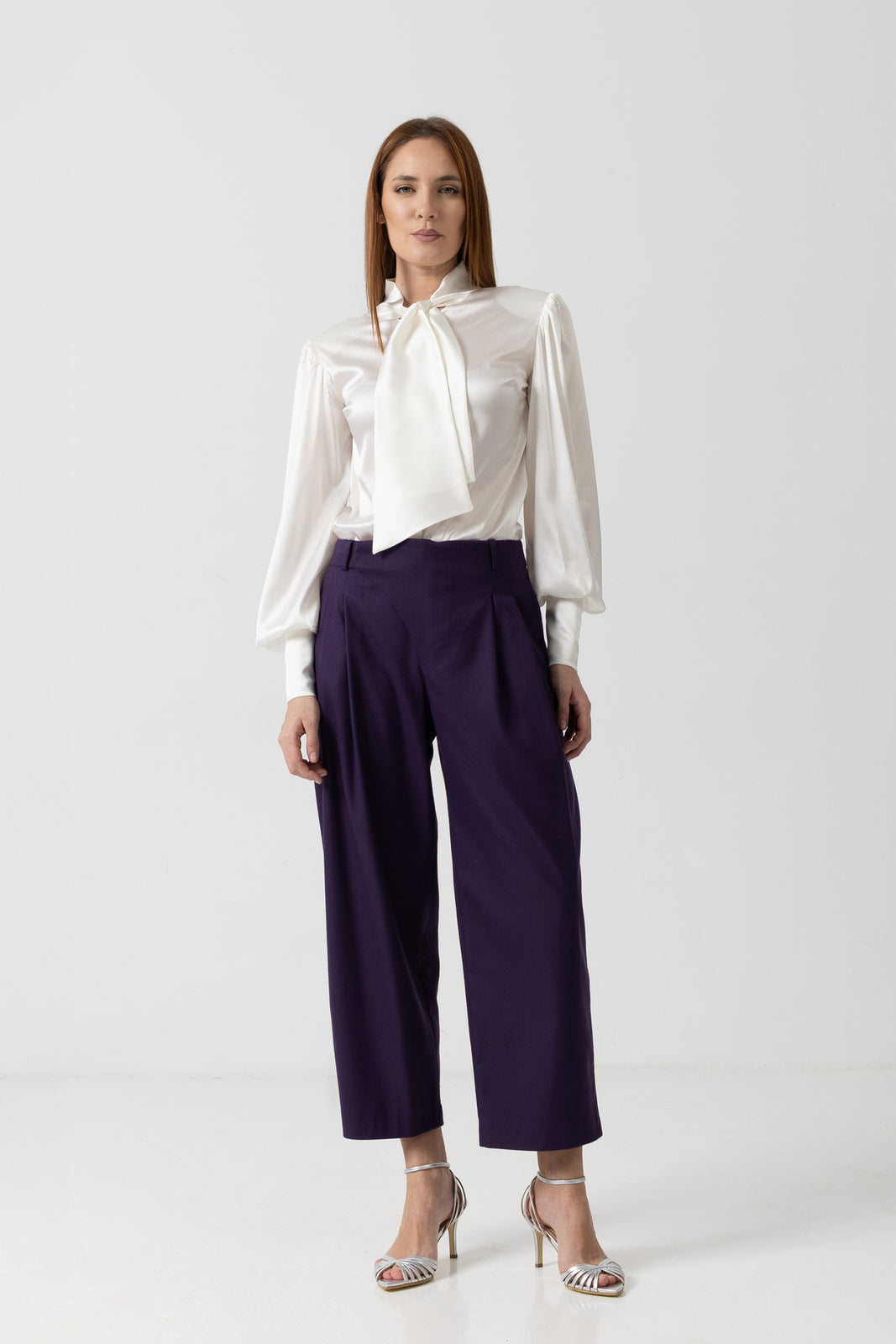 Incarca imaginea in galerie, Pantaloni eleganți din stofă mov cu design petrecut