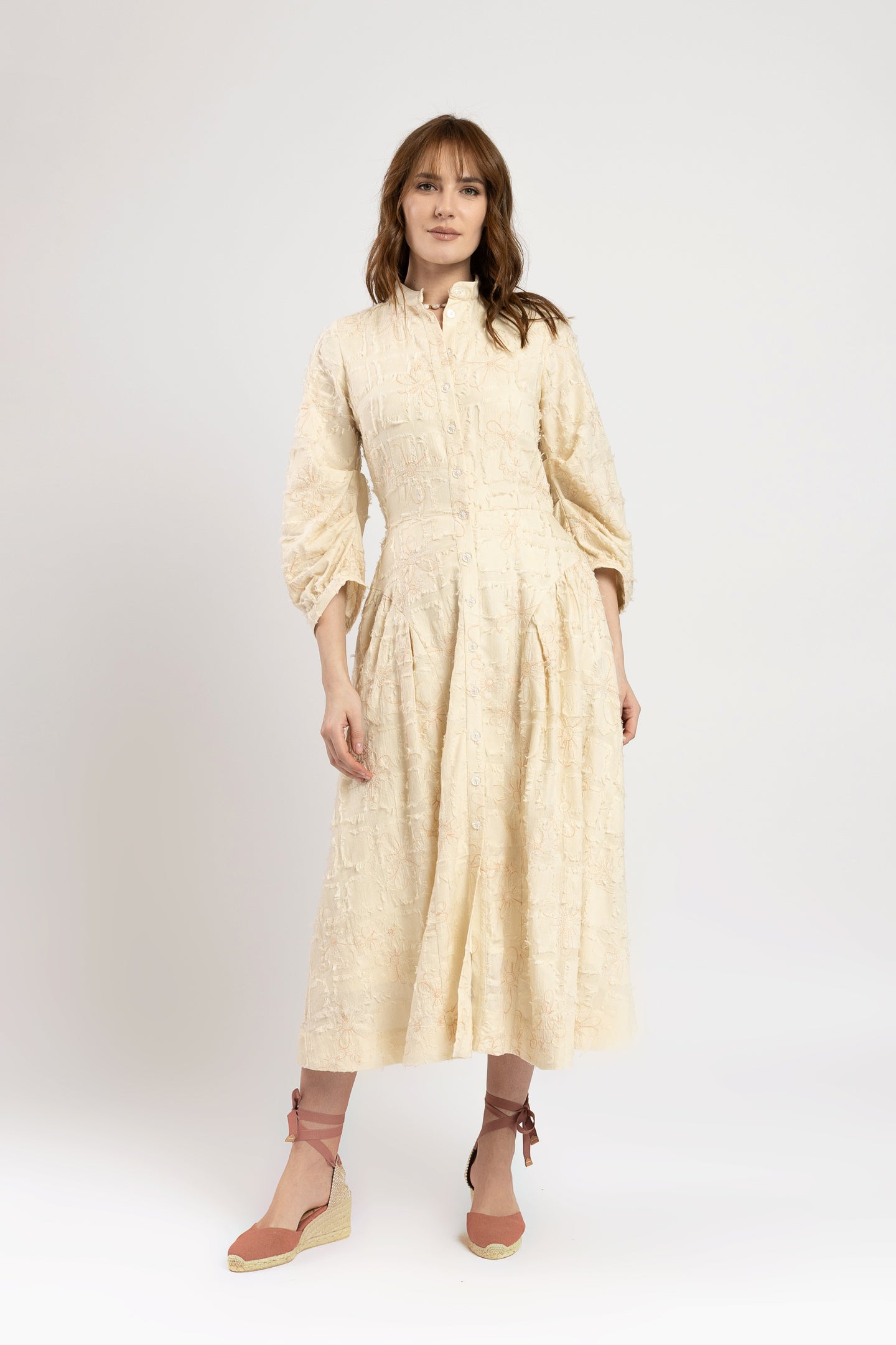 Rochie din bumbac ivoar cu flori brodate