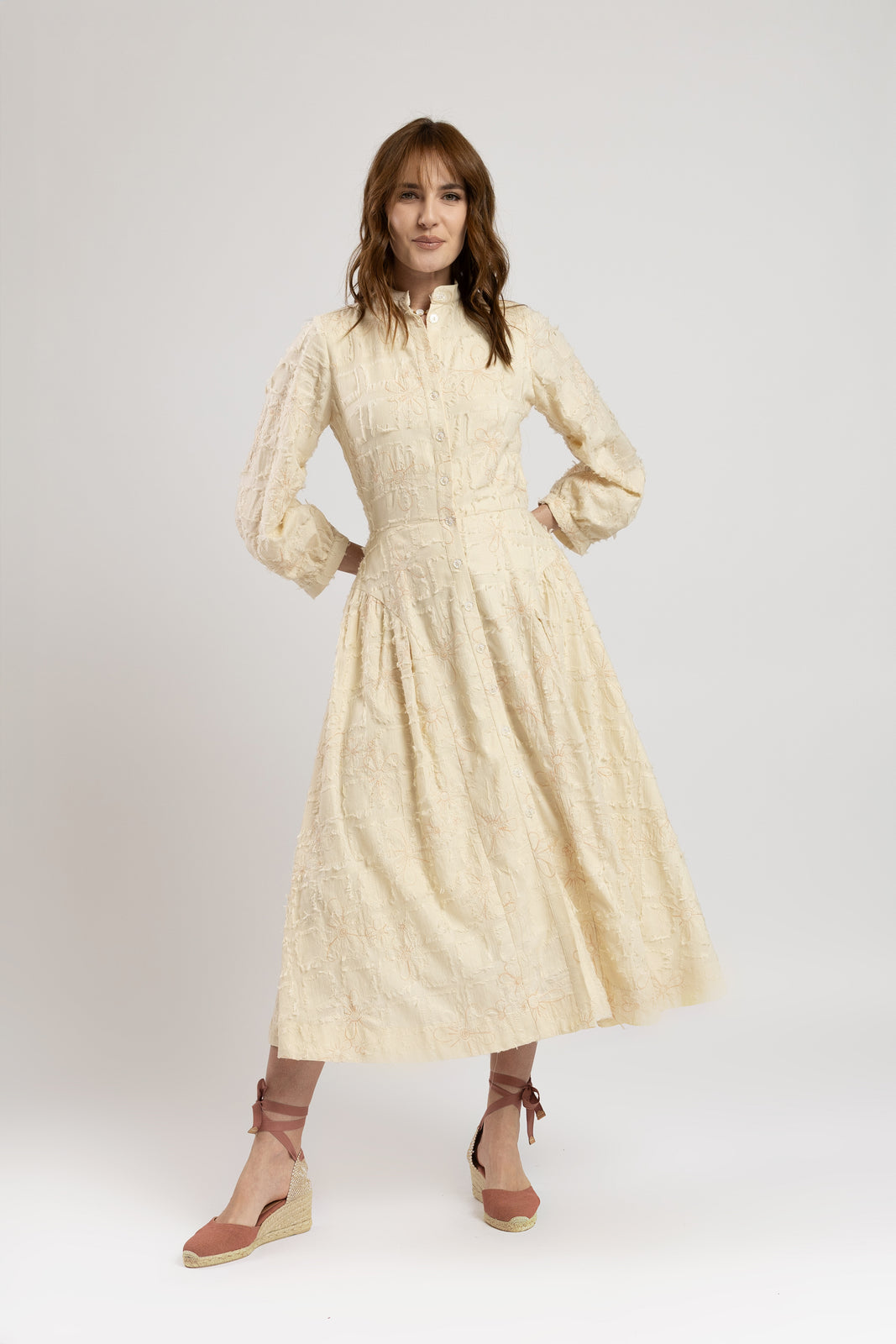 Incarca imaginea in galerie, Rochie din bumbac ivoar cu flori brodate