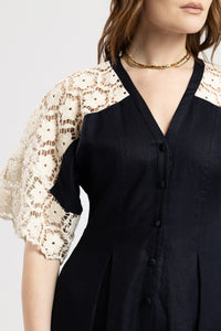 Rochie din in bleumarin si macrame ivoar