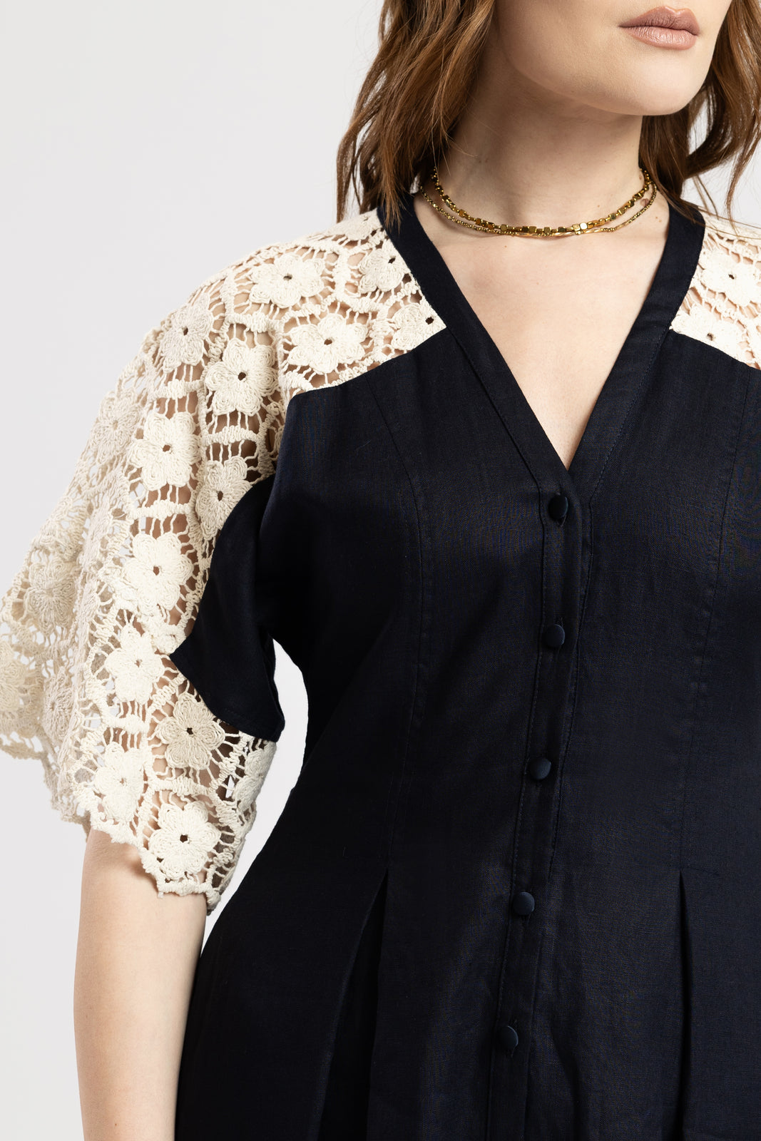 Incarca imaginea in galerie, Rochie din in bleumarin si macrame ivoar