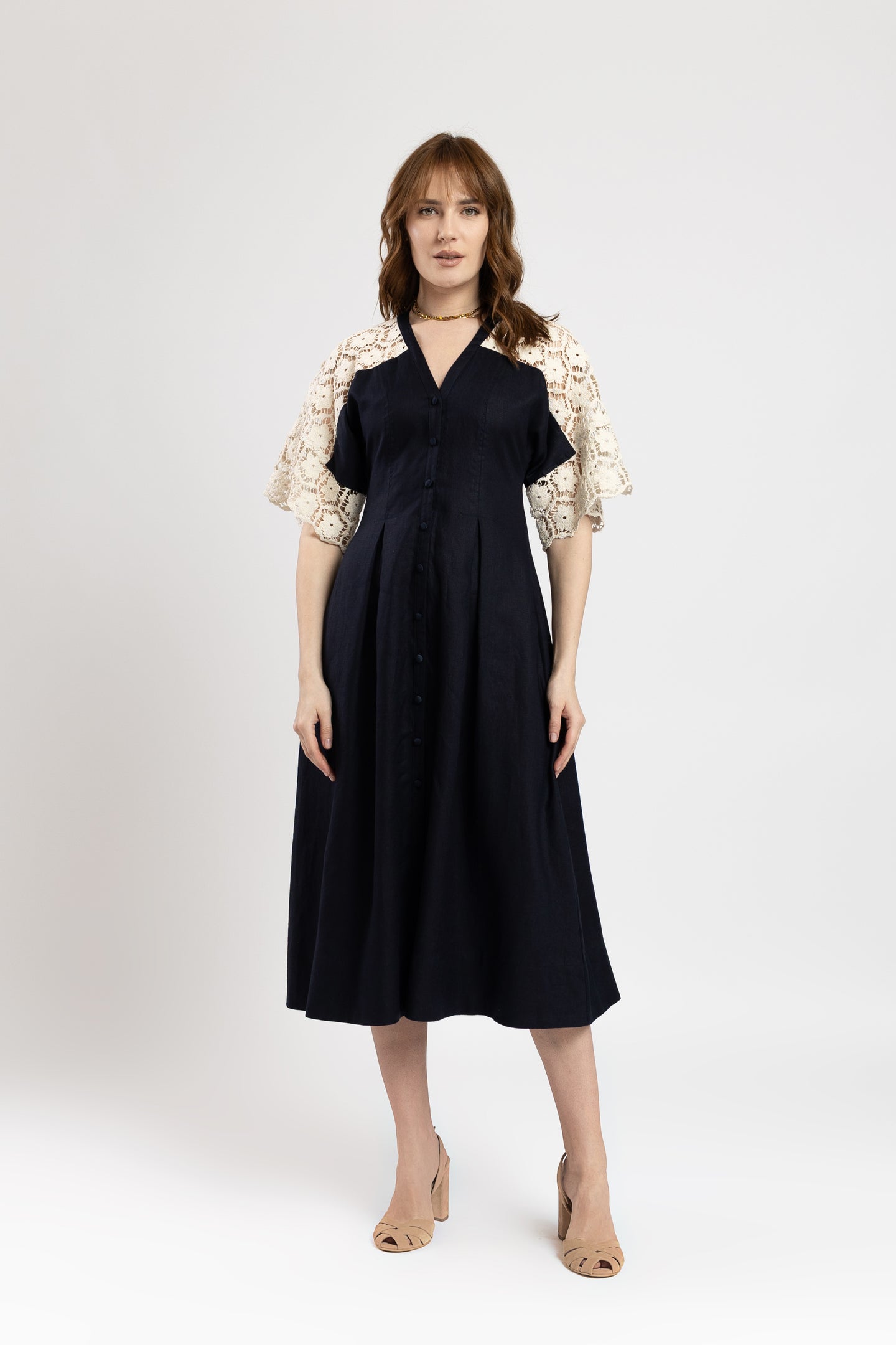 Rochie din in bleumarin si macrame ivoar
