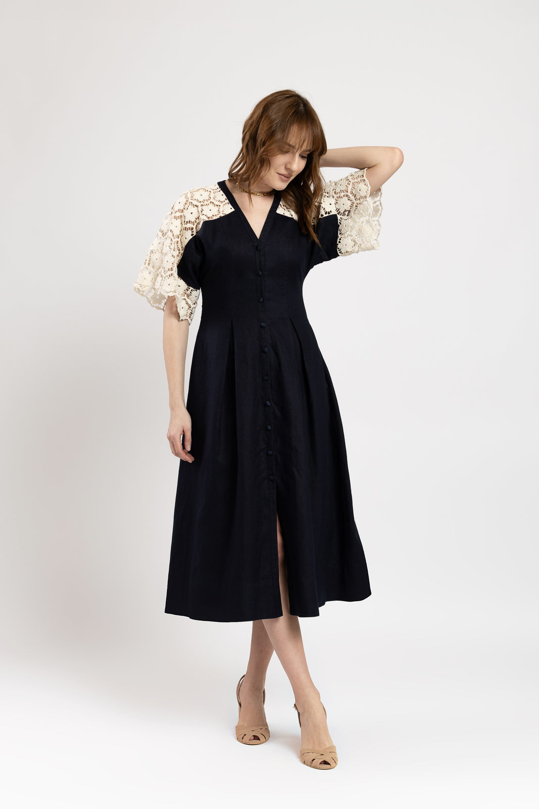 Incarca imaginea in galerie, Rochie din in bleumarin si macrame ivoar