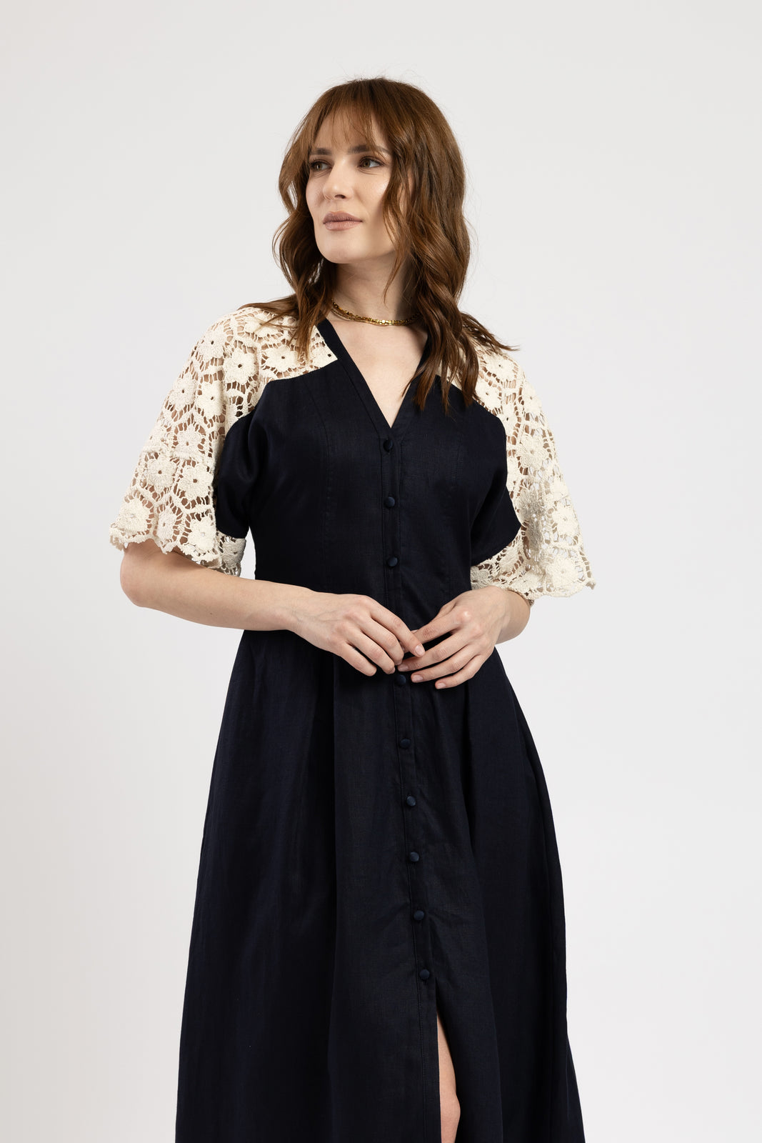 Incarca imaginea in galerie, Rochie din in bleumarin si macrame ivoar