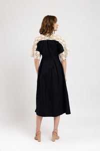 Rochie din in bleumarin si macrame ivoar