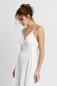 Rochie elegantă din dantelă cu broderie