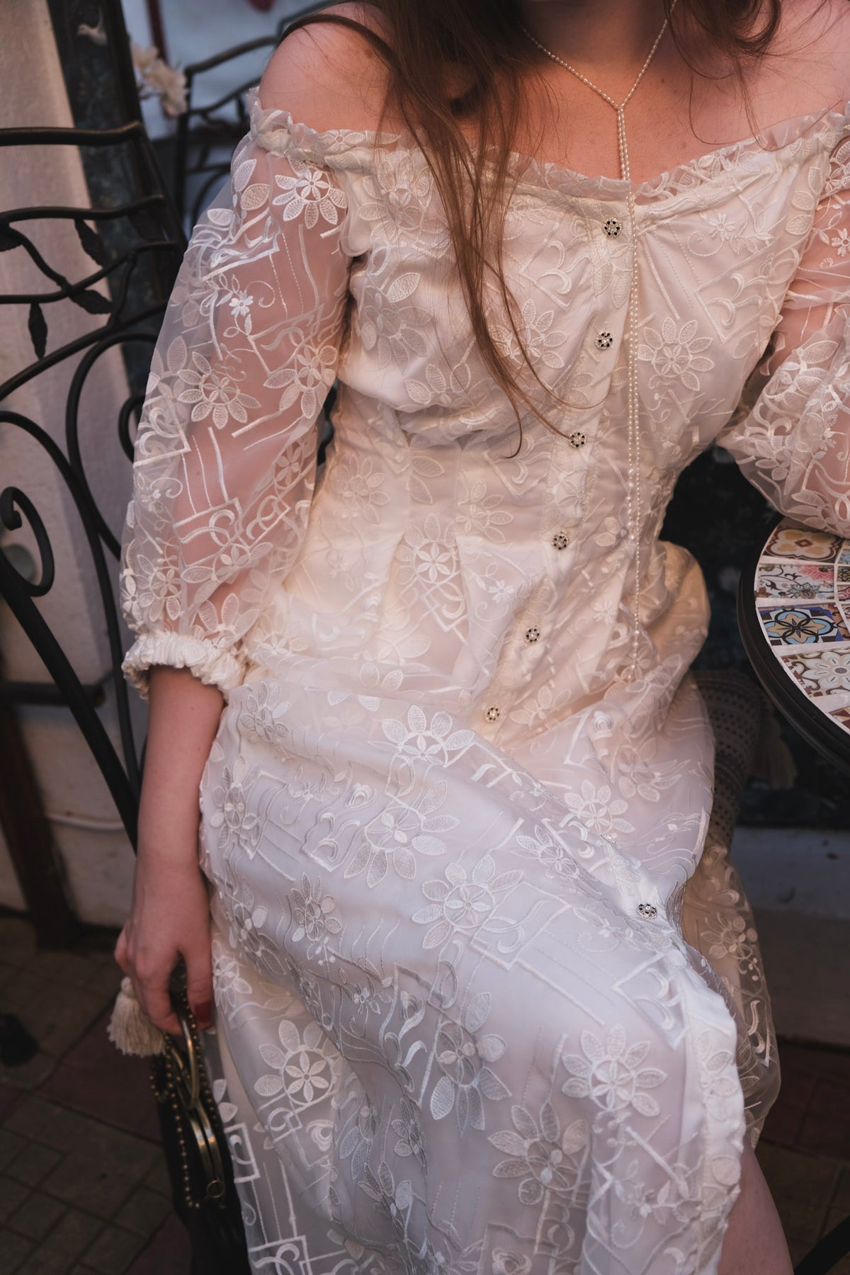 Rochie midi din organza cu umeri decupati