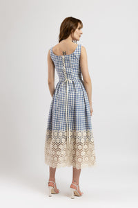 Rochie midi din vascoza in carouri cu aplicatii din macrame