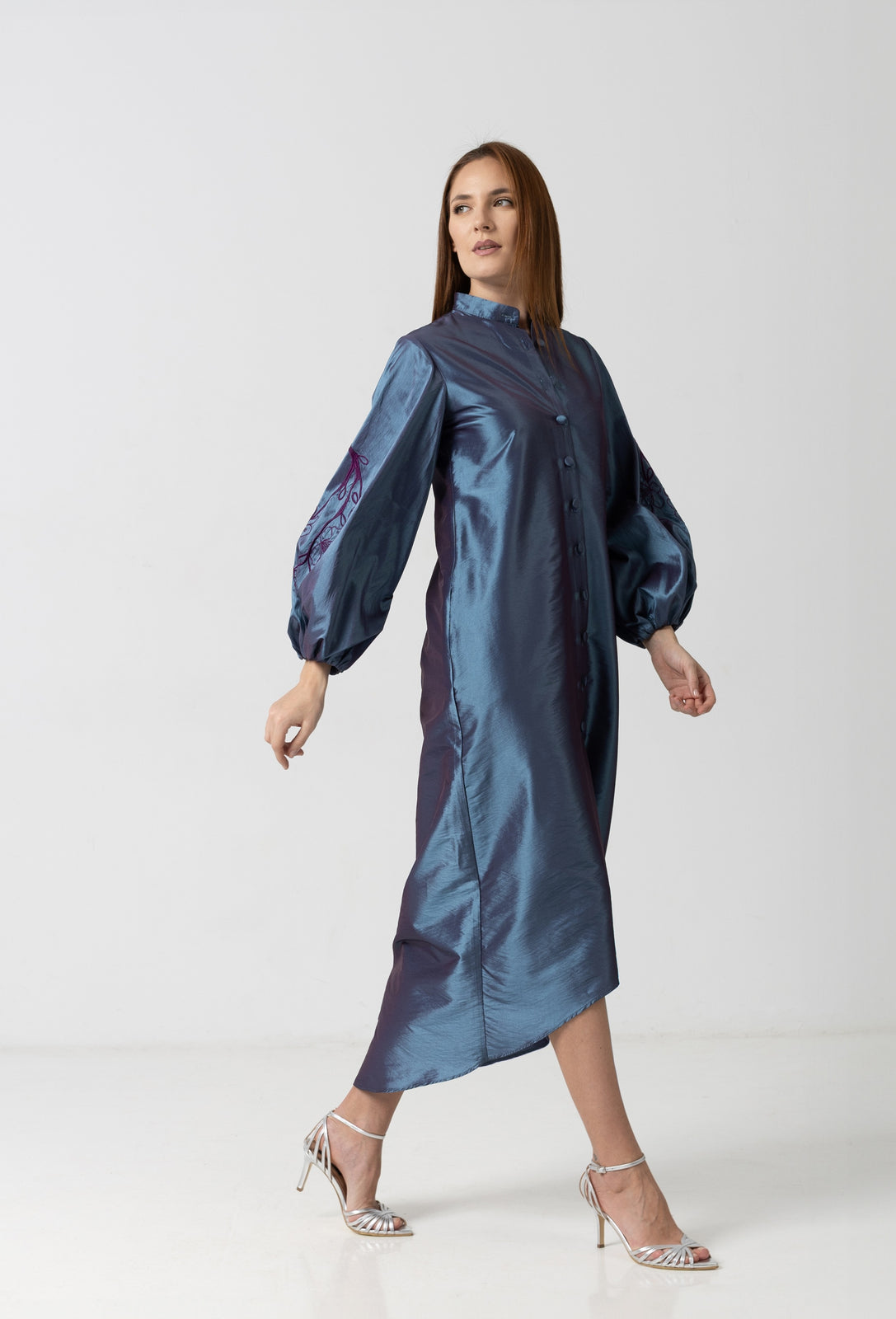 Incarca imaginea in galerie, Rochie asimetrică din tafta albastru metalizat cu brâu brodat